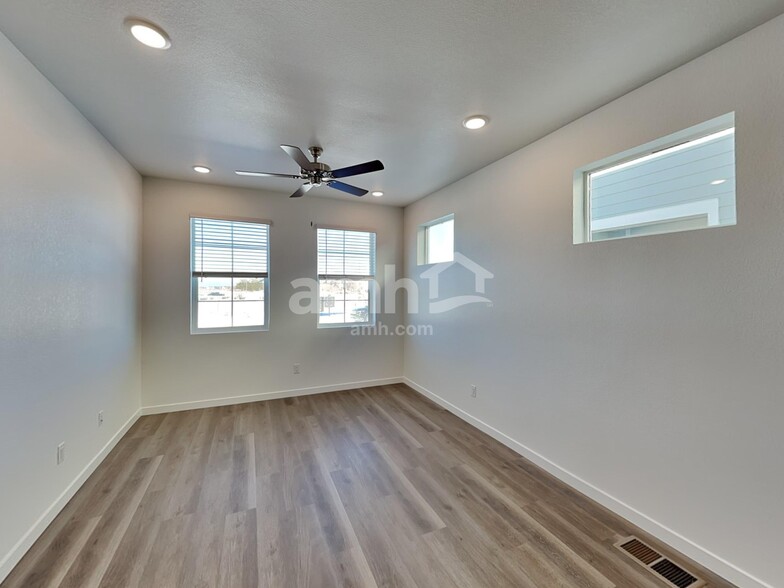 Building Photo - 26153 E Calhoun Pl