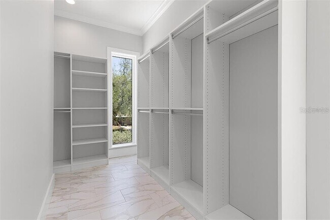 Building Photo - 222 N Hesperides St