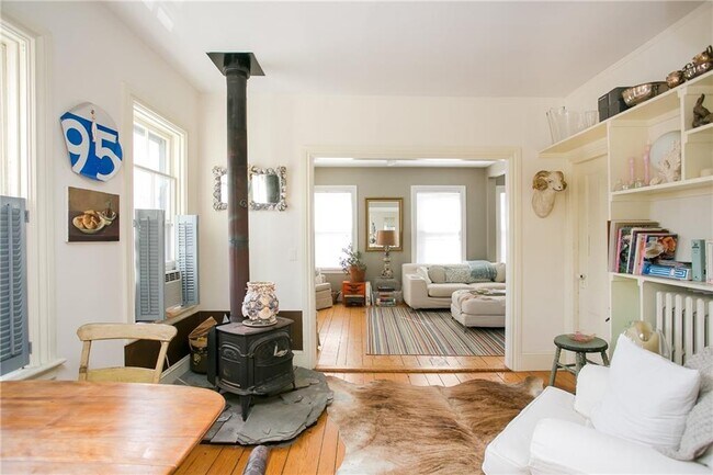 Building Photo - 94 Spring St