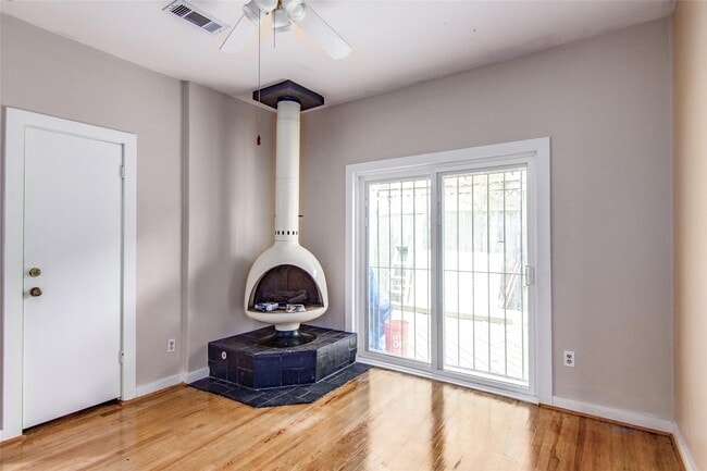 Building Photo - 1709 Missouri St