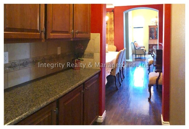 Building Photo - 4 Bed/5 Bath, 4,219 Sqft -11089 Canyonbroo...