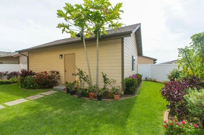Building Photo - Pet-Friendly Spacious Solar-Powered Home i...