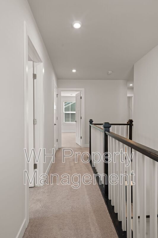 Building Photo - 441 Chinook Dr