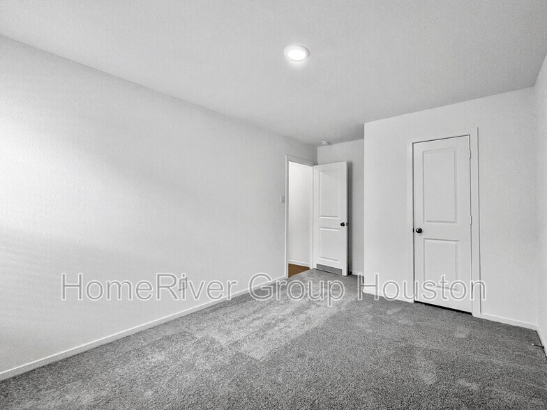 Building Photo - 6022 Starling Dr