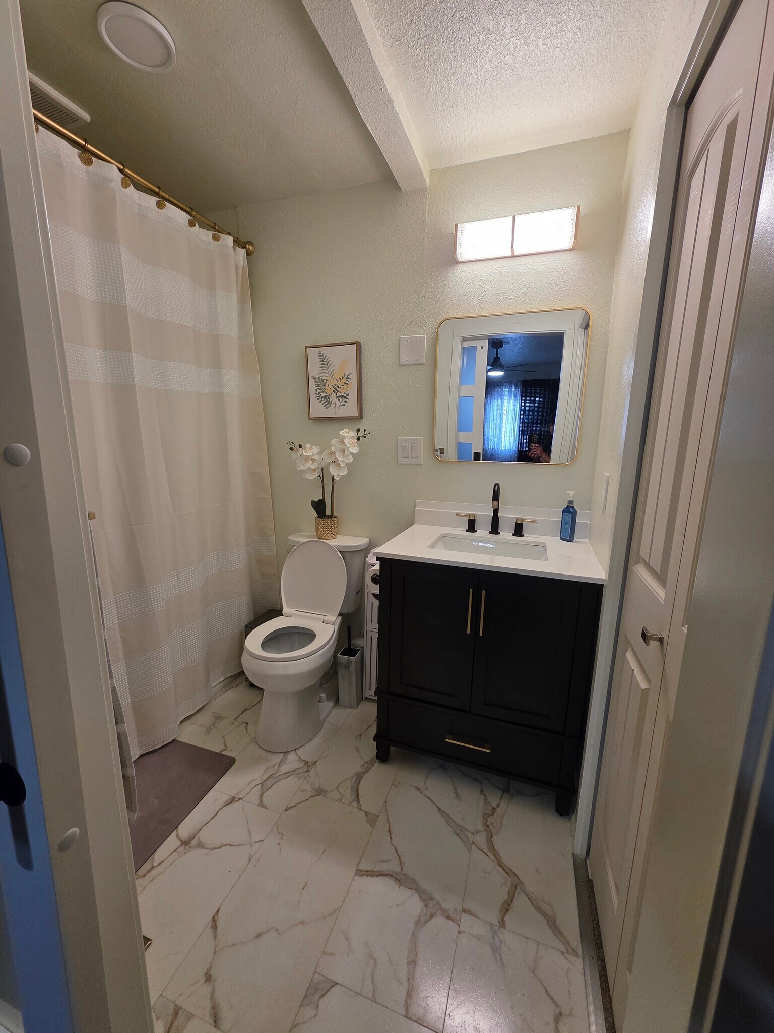 Master Bath - 12504 SE Stark St