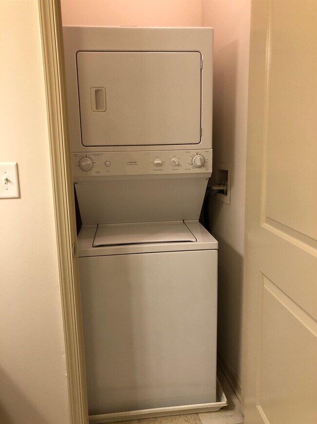 Building Photo - 4241 Summit Corner Dr