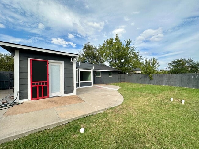 Building Photo - Updated