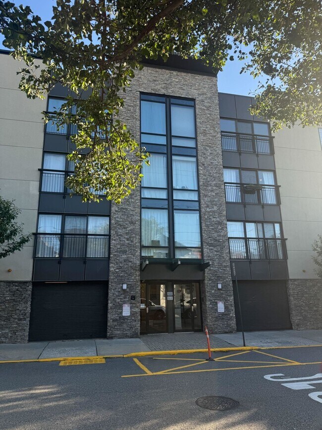 Building Photo - 125 70th St