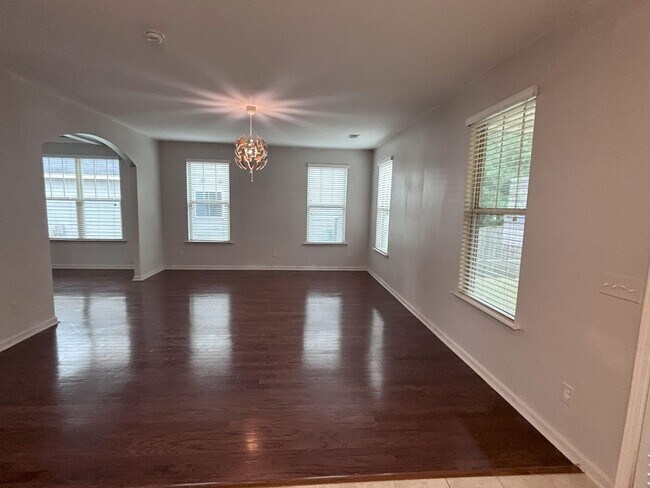 Building Photo - Magnificent Two Story Four Bedroom Home in Northeast Columbia!