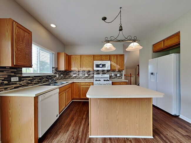 Building Photo - 214 Winding Trail