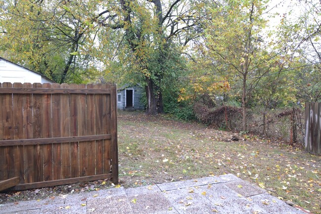 Building Photo - Charming 1 Bedroom Home Available!