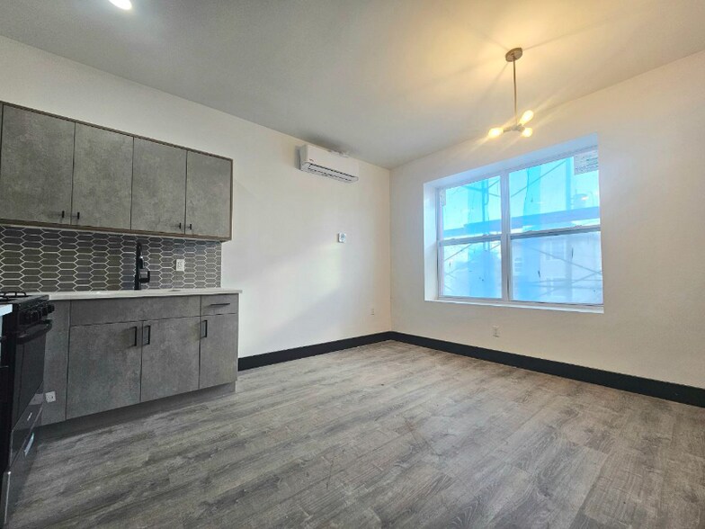 Building Photo - 11 Thomas St