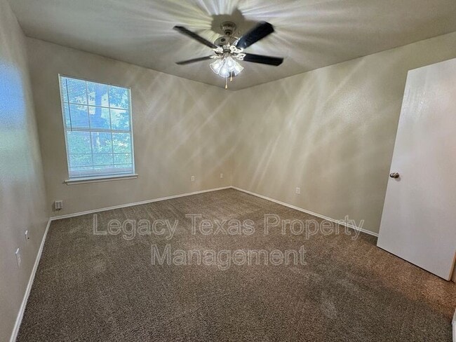 Building Photo - 641 Woodard Ave