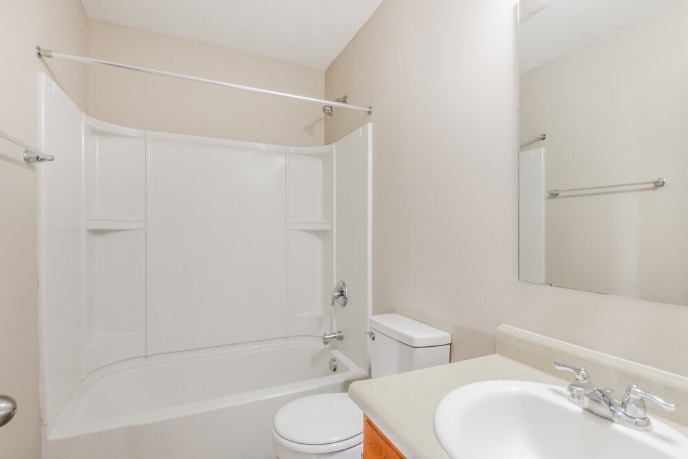 Building Photo - 15559 Old Pond Cir