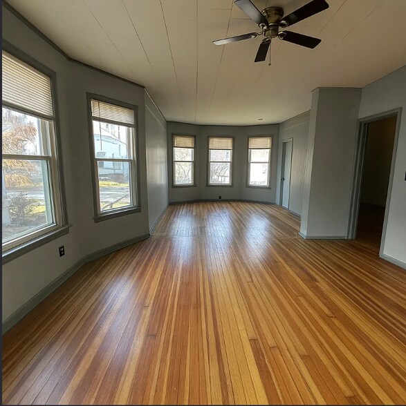 Living/Dining - 89 S Cherry St