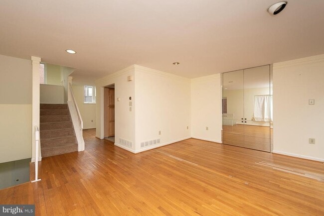 Primary Photo - 821 Lombard St