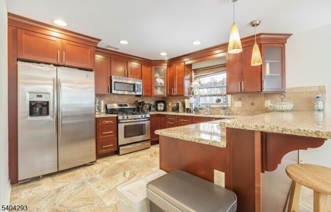 Building Photo - 135 Grove St