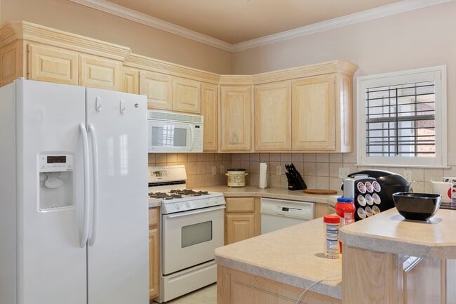 Building Photo - 4713 Dentcrest Dr