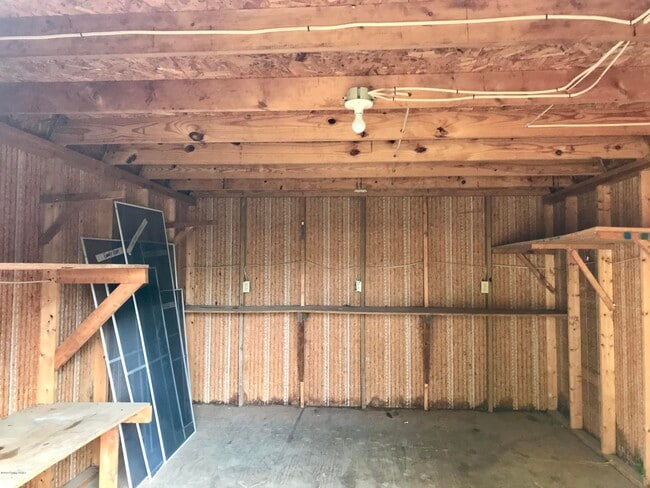 Building Photo - 501 Oak Leaf Dr