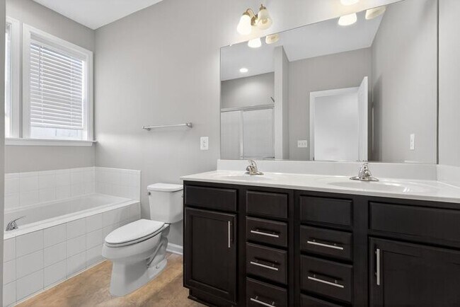 Building Photo - 8601 Sweet Rose Ct