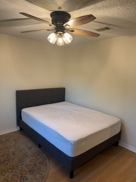 Building Photo - 3364 Green Briar Cir
