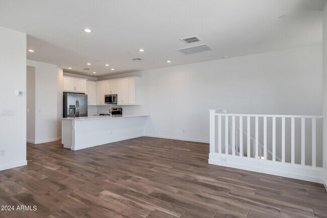 Building Photo - 4017 E Amoroso Dr