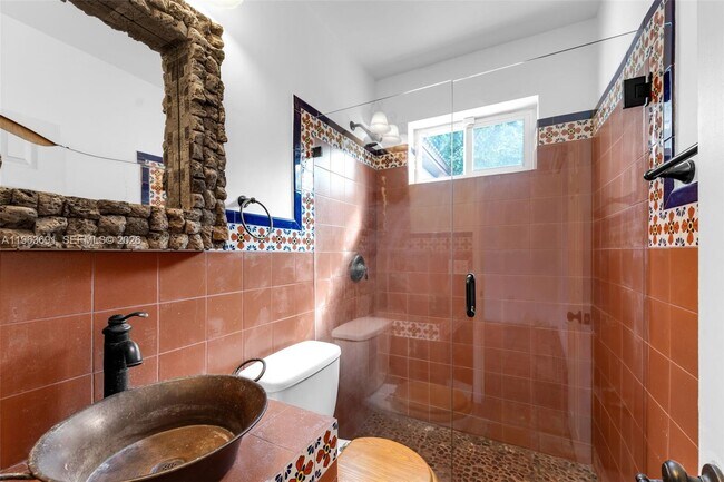 Building Photo - 4220 SW 13th St