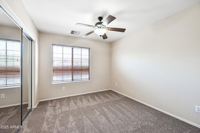 Building Photo - 1543 E Nightingale Ln