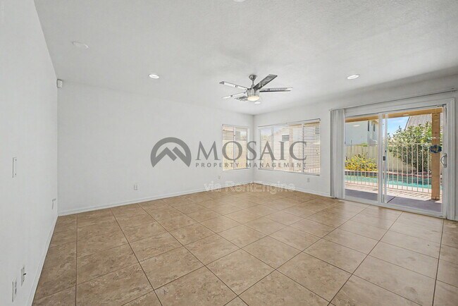Building Photo - 820 N Granada Dr