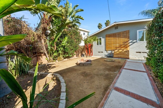 Building Photo - Imperial Beach House Stunning  2 bed /1 bath Duplex w Garage, Yard, + A/C