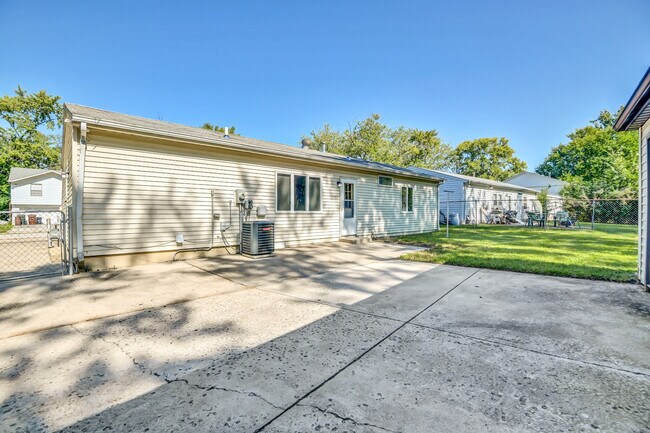 Building Photo - 4329 Whitehall Ln