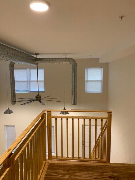 Building Photo - 35 Woodside Pl