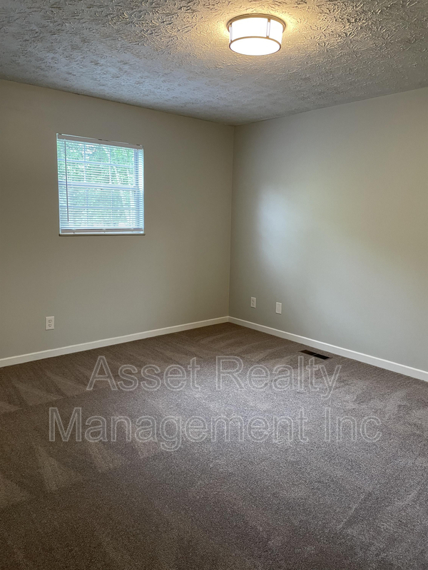 Building Photo - 608 Augustan Ln