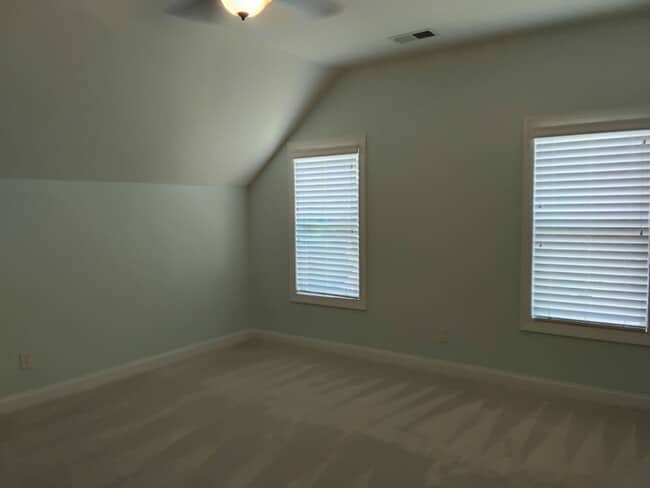 Building Photo - 4 Bedroom home in Beaufort