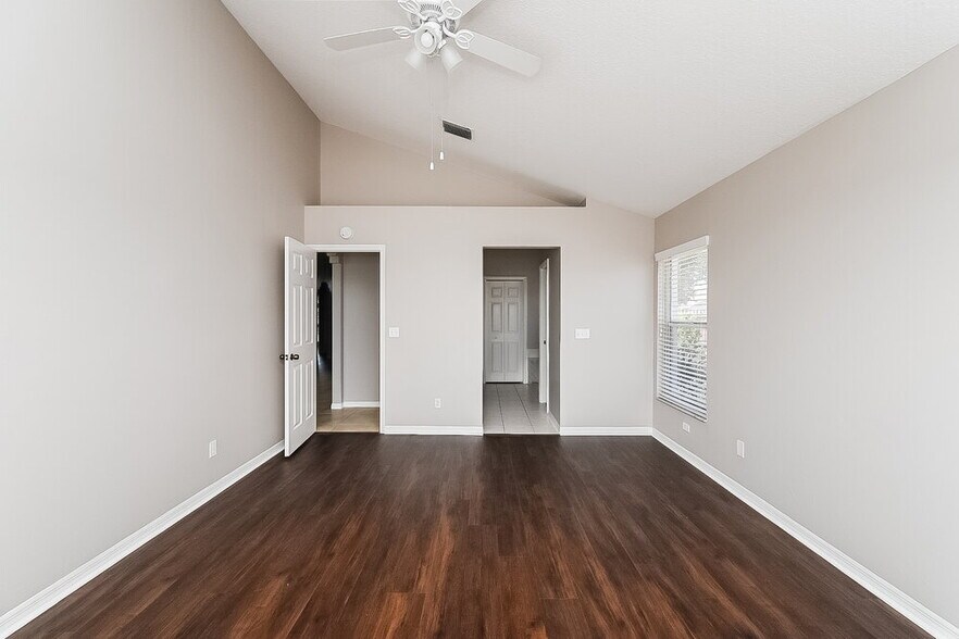 Building Photo - 6152 Weatherwood Cir