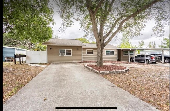 Building Photo - 6718 Kingswood Dr N