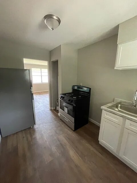 Building Photo - 605 E McLemore Ave