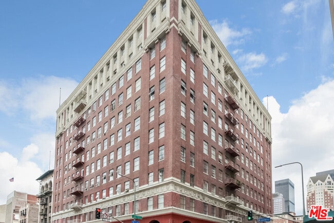 Building Photo - 312 W 5th St