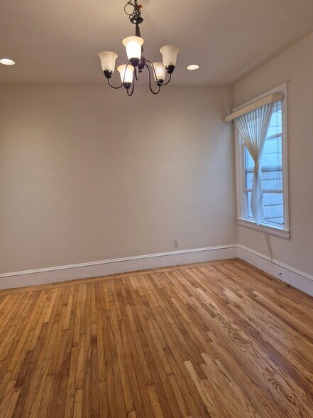 Building Photo - 1370 20th Ave