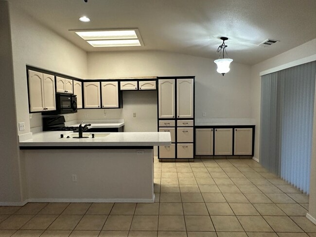 Building Photo - 5449 W Ashland Ct