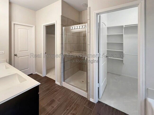 Building Photo - 1290 Lasso Dr