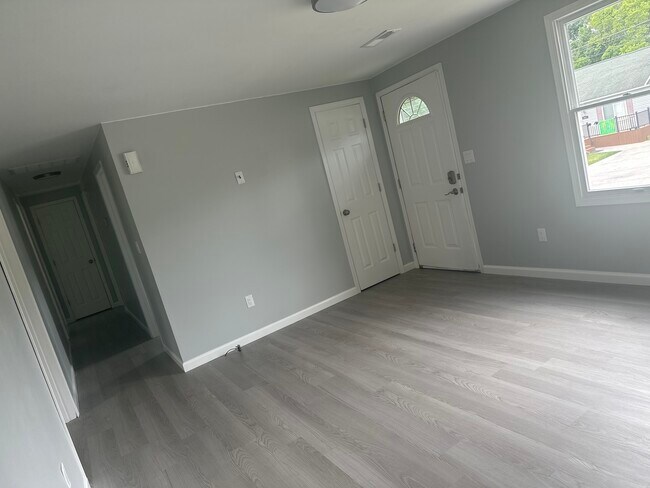 Building Photo - 608 Wheeler Ln