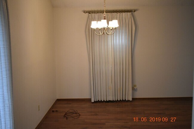 Building Photo - Large Parker Home 3 bed, 3 bath Nearly 2K ...