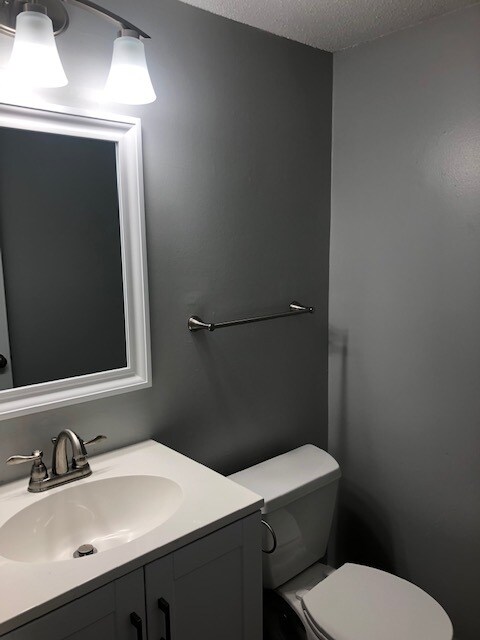 Building Photo - 1518 Crest Rd