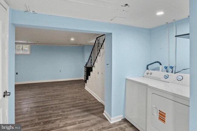 Building Photo - 2061 E Belvedere Ave