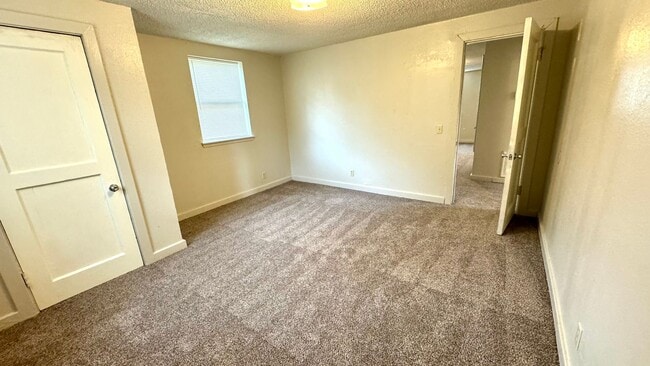 Building Photo - Savanna- Adorable two bedroom, one bath home.