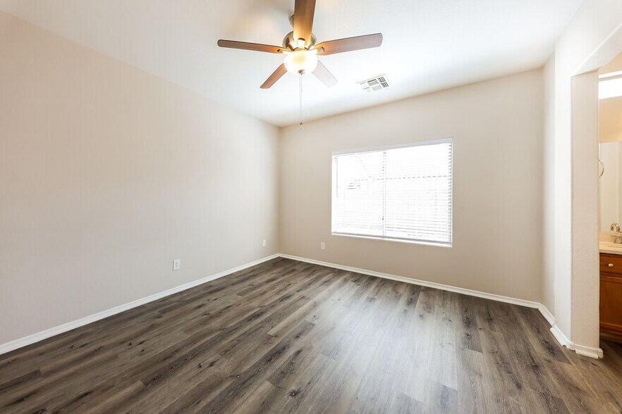 Building Photo - 3405 N 129th Dr