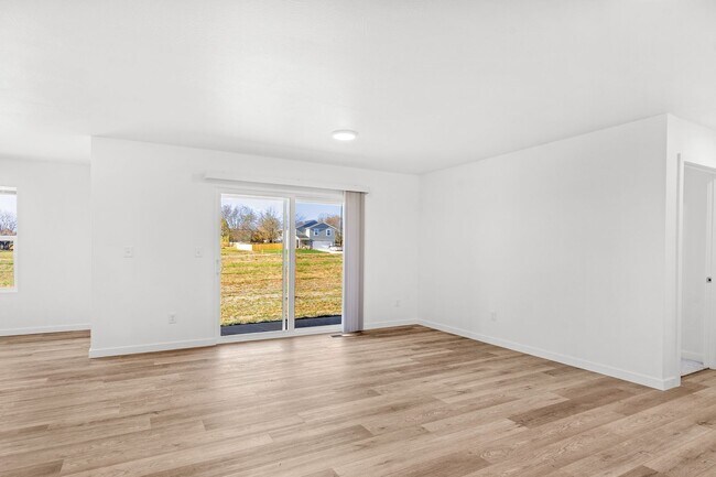 Building Photo - Nearly NEW home in Willard!