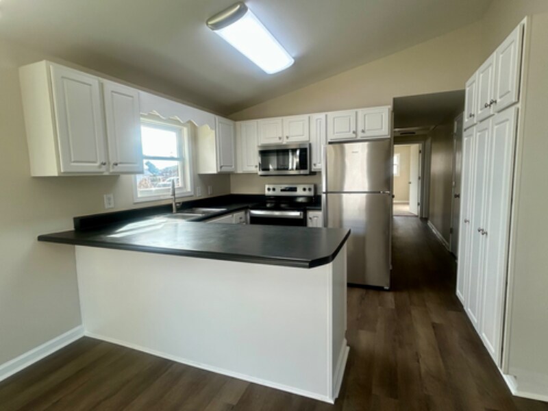 Building Photo - 403 S Market St