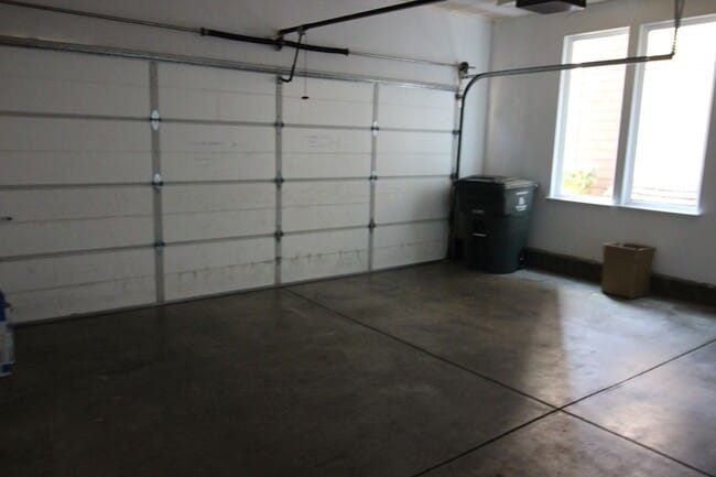 Building Photo - 3 Bedroom Townhome for Rent